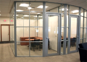 U-shape-Artopex-Take-Off-desk-with-NxtWall-wall-systems